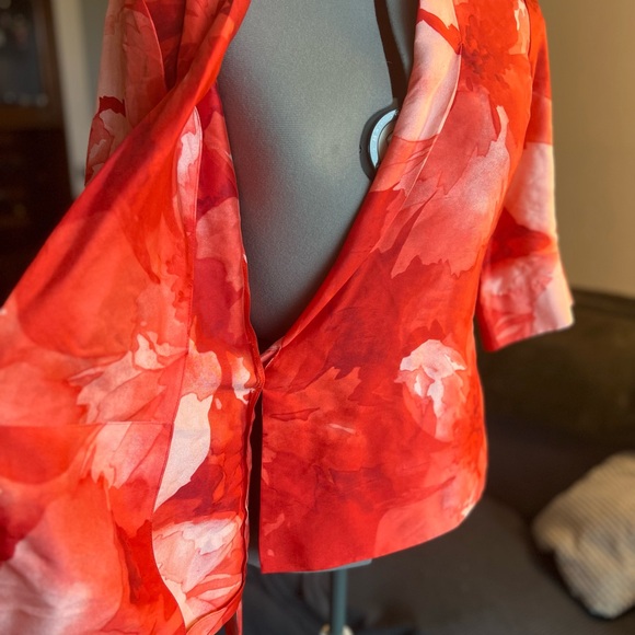 MaxMara 100% silk abstract floral true wrap blouse - Picture 4 of 12